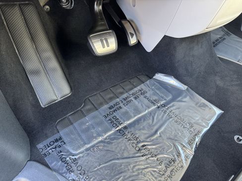 Used 2025 Volkswagen ID. Buzz 1st Edition image 17