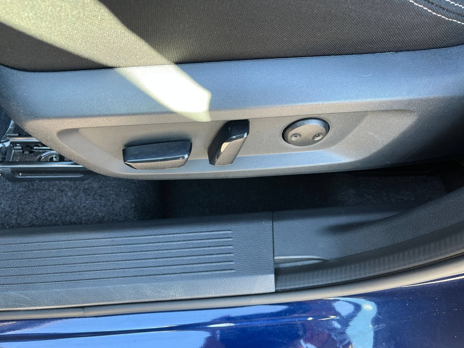 Used 2025 Nissan Rogue SV AWD/4WD image 21