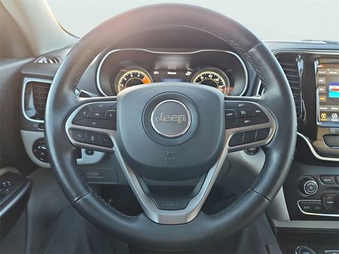 Used 2019 Jeep Cherokee Limited image 31