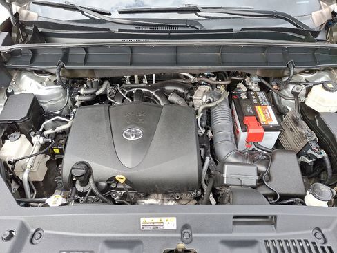 Certified 2021 Toyota Highlander XLE image 29