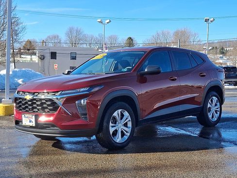 Used 2024 Chevrolet Trax LS image 3