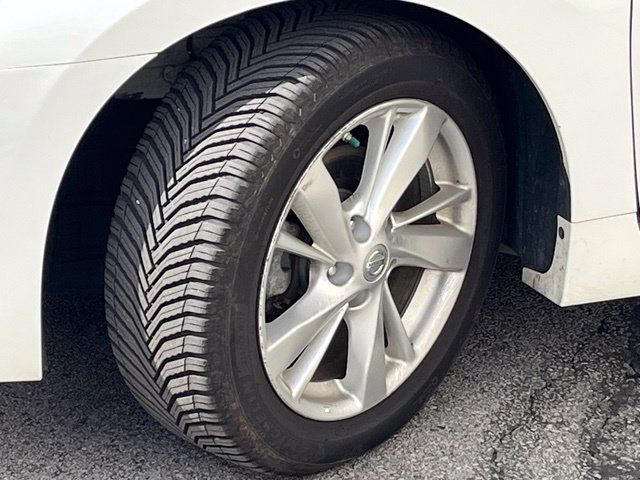 Used 2013 Nissan Altima 2.5 SL w/ Technology Pkg FWD image 3