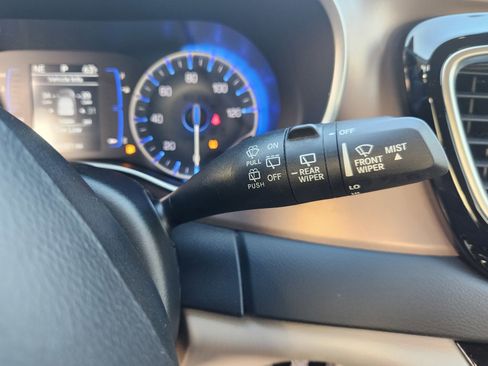 Used 2023 Chrysler Voyager LX image 39