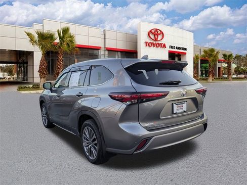 Certified 2025 Toyota Highlander Limited image 7