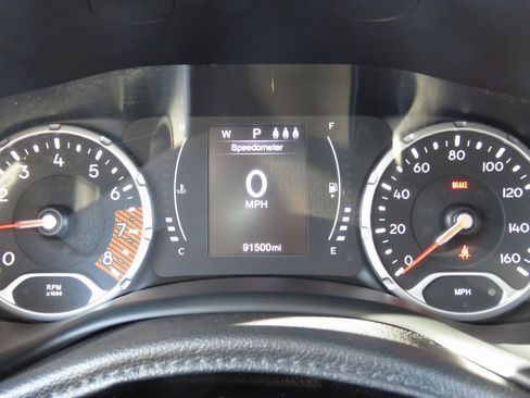 Used 2019 Jeep Renegade Latitude w/ Cold Weather Group image 20