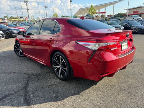 Used 2020 Toyota Camry SE w/ Convenience Package FWD image 10