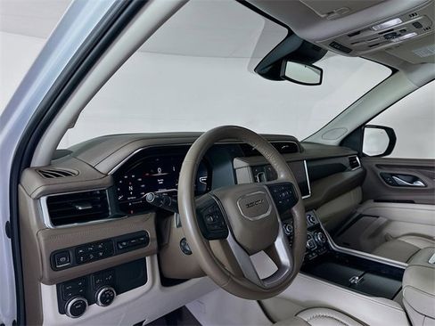 Used 2023 GMC Yukon XL Denali image 9