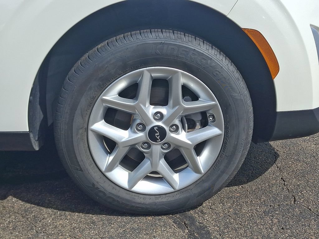 Certified 2025 Kia Soul LX w/ LX Technology Package FWD image 8
