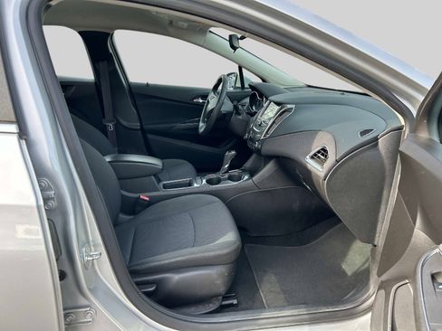 Used 2017 Chevrolet Cruze LT w/ Convenience Package image 17