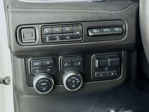 Used 2023 GMC Yukon XL Denali Ultimate w/ LPO, Floor Liner Package AWD/4WD image 10