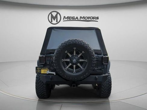 Used 2016 Jeep Wrangler Unlimited Rubicon w/ Connectivity Group AWD/4WD image 6
