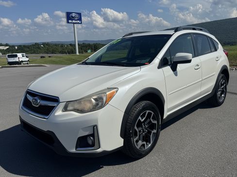 Used 2017 Subaru Crosstrek 2.0i Premium AWD/4WD image 8