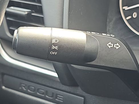 Used 2024 Nissan Rogue S FWD image 34