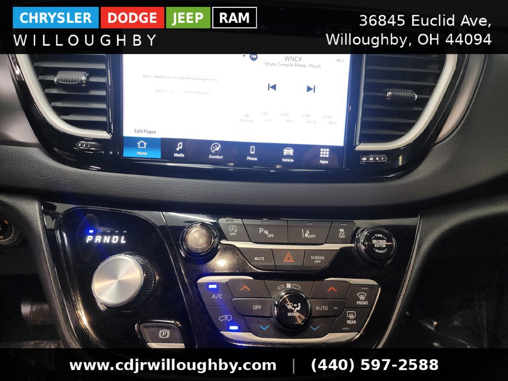 Used 2025 Chrysler Pacifica Select FWD image 20