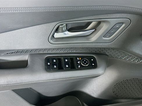 Used 2024 Nissan Ariya AWD image 15