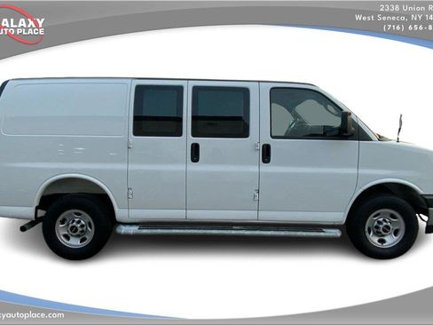 Used 2025 GMC Savana 2500 w/ Driver Convenience Package RWD image 4