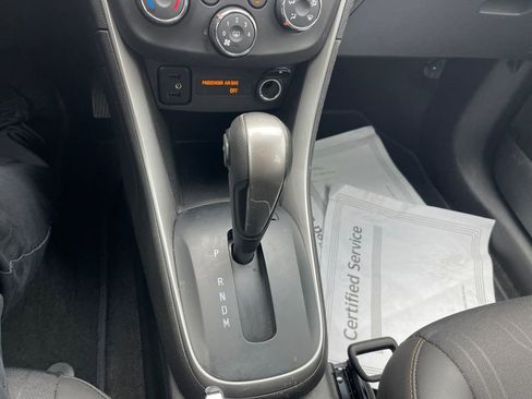 Used 2022 Chevrolet Trax LT w/ LT Convenience Package image 31