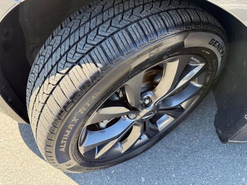 Used 2018 Chrysler Pacifica Touring-L image 25