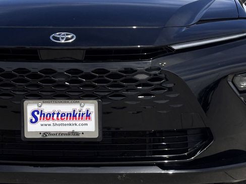 Used 2025 Toyota Crown Signia image 8