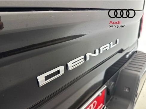 Used 2022 GMC Sierra 2500 Denali w/ Denali Black Diamond Edition image 14