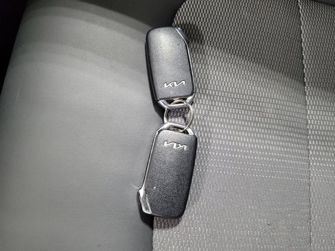 Used 2023 Kia Niro EX image 32