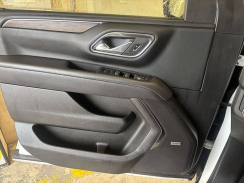 Used 2023 Chevrolet Suburban Premier RWD image 18