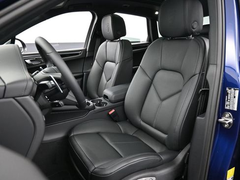 Certified 2026 Porsche Macan AWD/4WD image 5