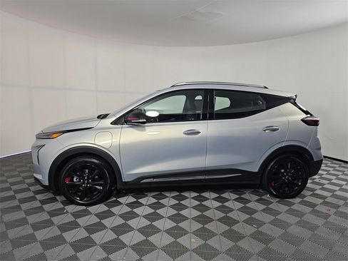 Used 2023 Chevrolet Bolt EUV Premier w/ Sun & Sound Package image 4