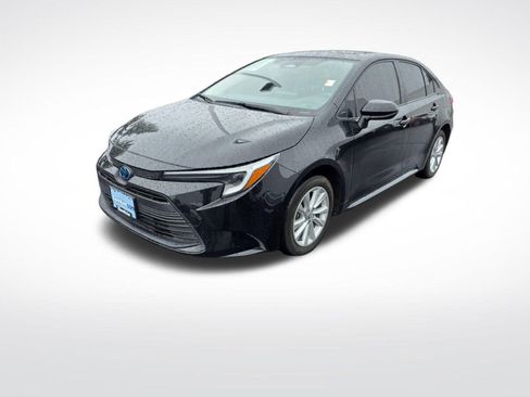 Used 2023 Toyota Corolla LE w/ LE Premium Package image 2