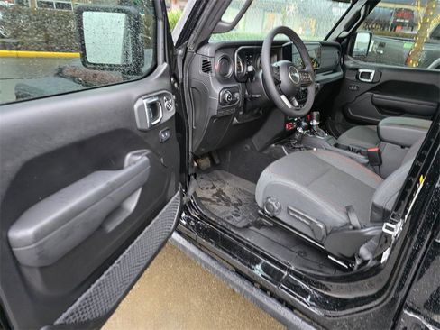 Used 2025 Jeep Gladiator Rubicon image 20