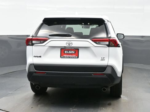 Used 2024 Toyota RAV4 LE AWD/4WD image 5