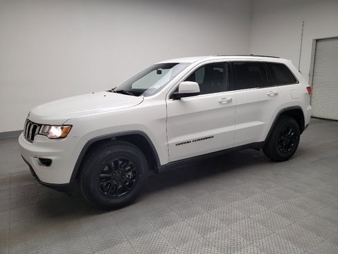 Used 2018 Jeep Grand Cherokee Laredo RWD image 2