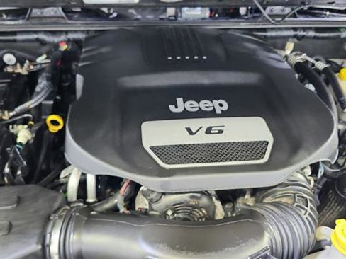 Used 2016 Jeep Wrangler Sahara image 28