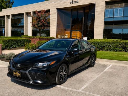Used 2023 Toyota Camry SE w/ Convenience Package FWD image 6