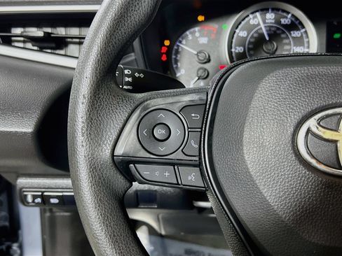 Used 2020 Toyota Corolla LE FWD image 19