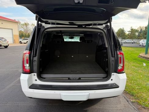 Used 2020 GMC Yukon XL SLT image 3