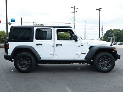 Used 2024 Jeep Wrangler Unlimited Sport AWD/4WD image 4