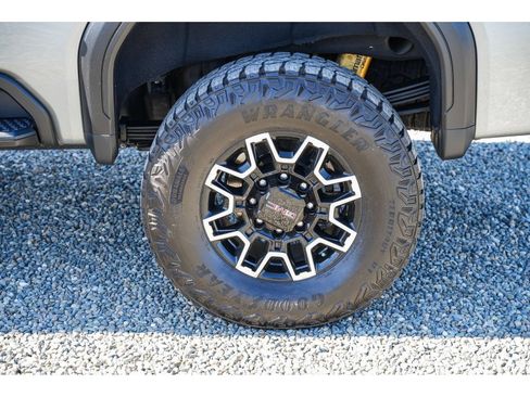 Used 2024 GMC Sierra 2500 AT4X AWD/4WD image 10