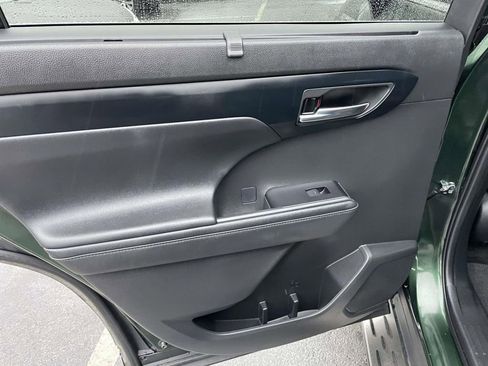 Used 2024 Toyota Highlander XLE image 22