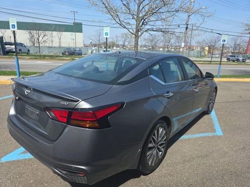 Used 2024 Nissan Altima 2.5 SV w/ SV Premium Package FWD image 4