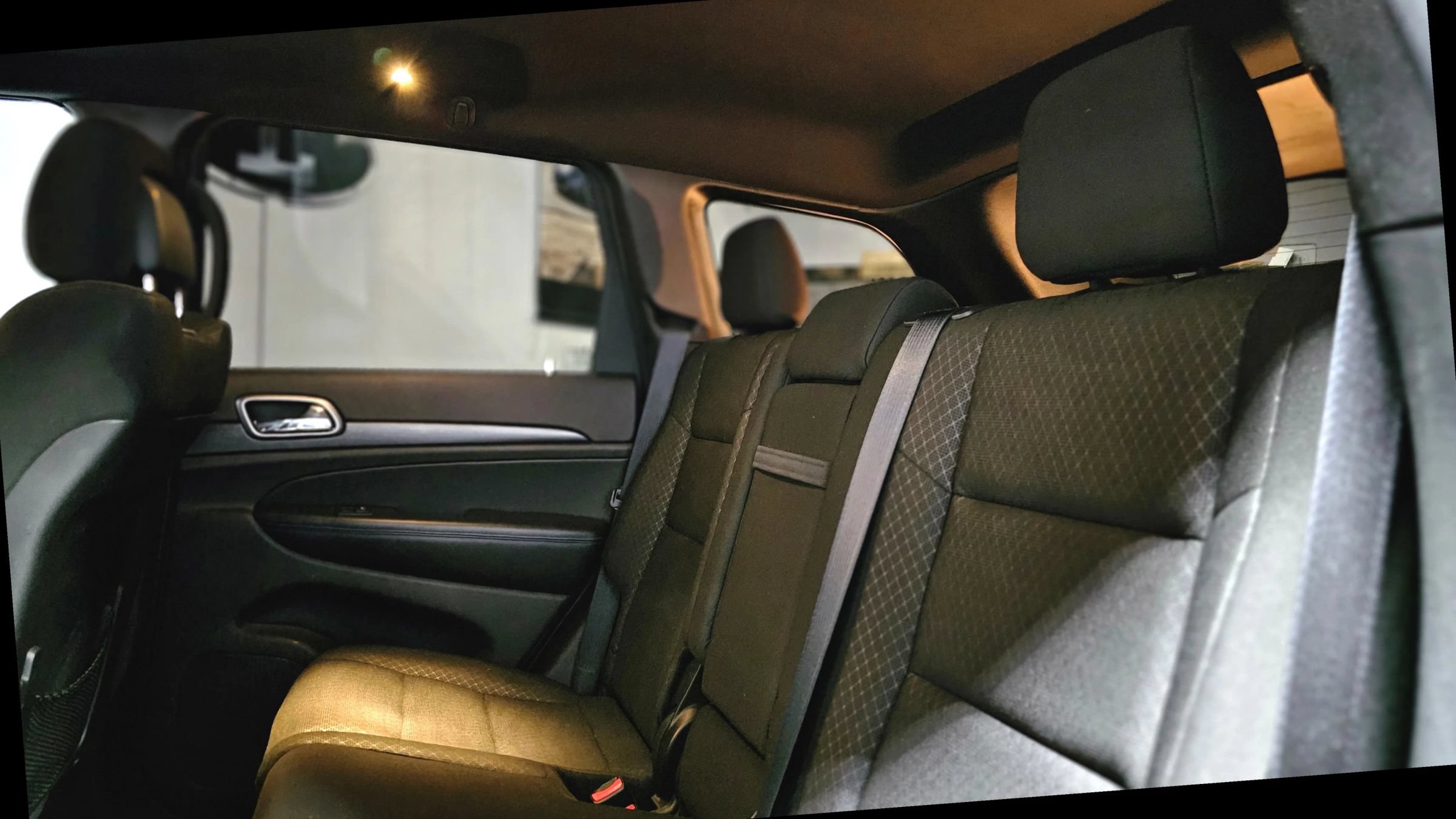 Used 2018 Jeep Grand Cherokee Laredo AWD/4WD image 37