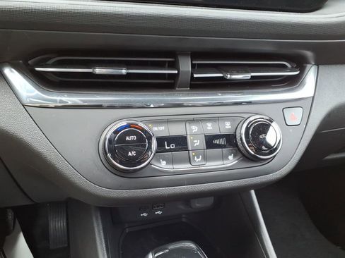 Certified 2025 Buick Envista Preferred w/ Convenience I Package FWD image 19