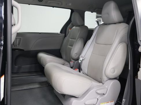 Used 2020 Toyota Sienna XLE w/ XLE Navigation Package FWD image 28