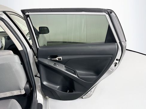 Used 2011 Toyota Matrix image 26