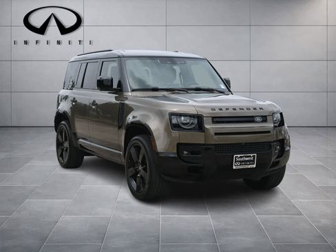 Used 2024 Land Rover Defender 110 X-Dynamic SE AWD/4WD image 3