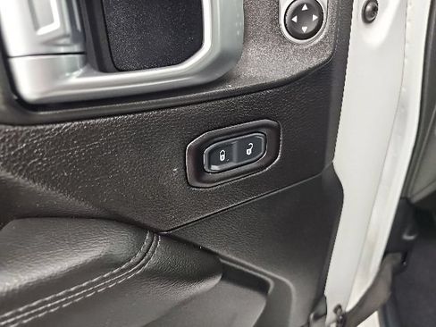 Used 2020 Jeep Wrangler Unlimited Sahara AWD/4WD image 13