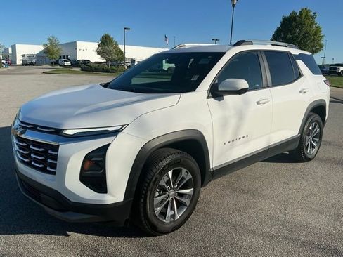 Used 2025 Chevrolet Equinox LT w/ Convenience Package II AWD/4WD image 3