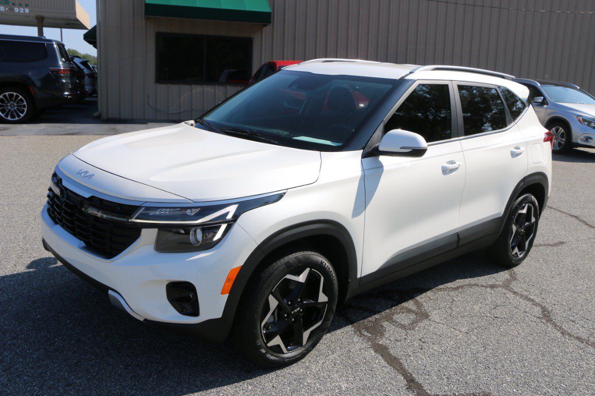Used 2025 Kia Seltos EX AWD/4WD image 1