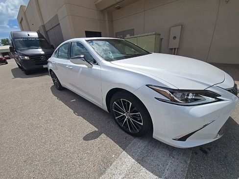 Certified 2024 Lexus ES 350 w/ Premium Package image 1