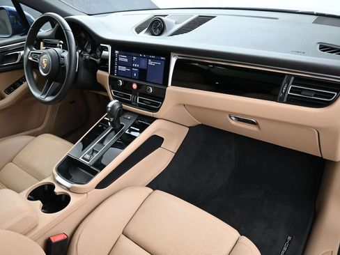 Certified 2025 Porsche Macan AWD/4WD image 30